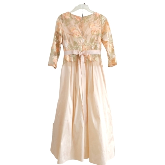 ADRIANNA Papell Peach Mother of the Bride Gown - Picture 9 of 16